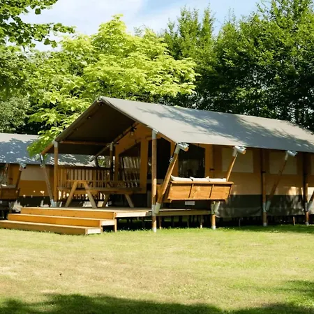 Zecamping 3 Vue Lac Et Canoe Kayak Au Coeur Des Volcans Dauvergne Campingplatz