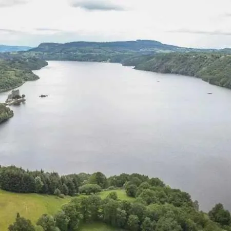 Zecamping 3 Vue Lac Et Canoe Kayak Au Coeur Des Volcans Dauvergne Campingplatz Beaulieu (Cantal)