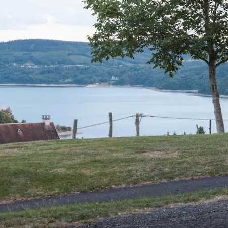 Campingplatz Zecamping 3 Vue Lac Et Canoe Kayak Au Coeur Des Volcans Dauvergne 3*
