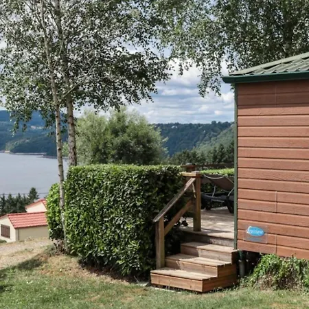Zecamping 3 Vue Lac Et Canoe Kayak Au Coeur Des Volcans Dauvergne 3*